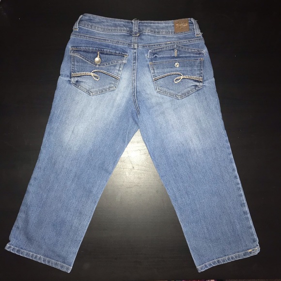Jean Capris - Picture 2 of 3